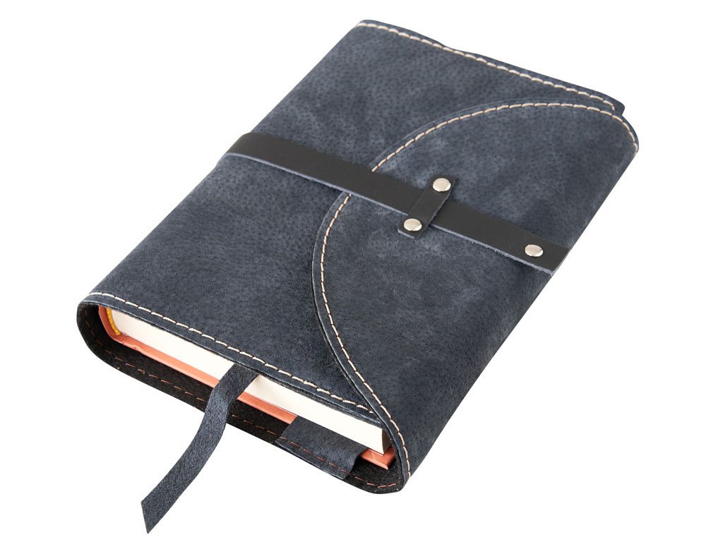 OBAL NA KNIHU KOŽENÝ D538 ČERNÝ SPONA S NÝTY