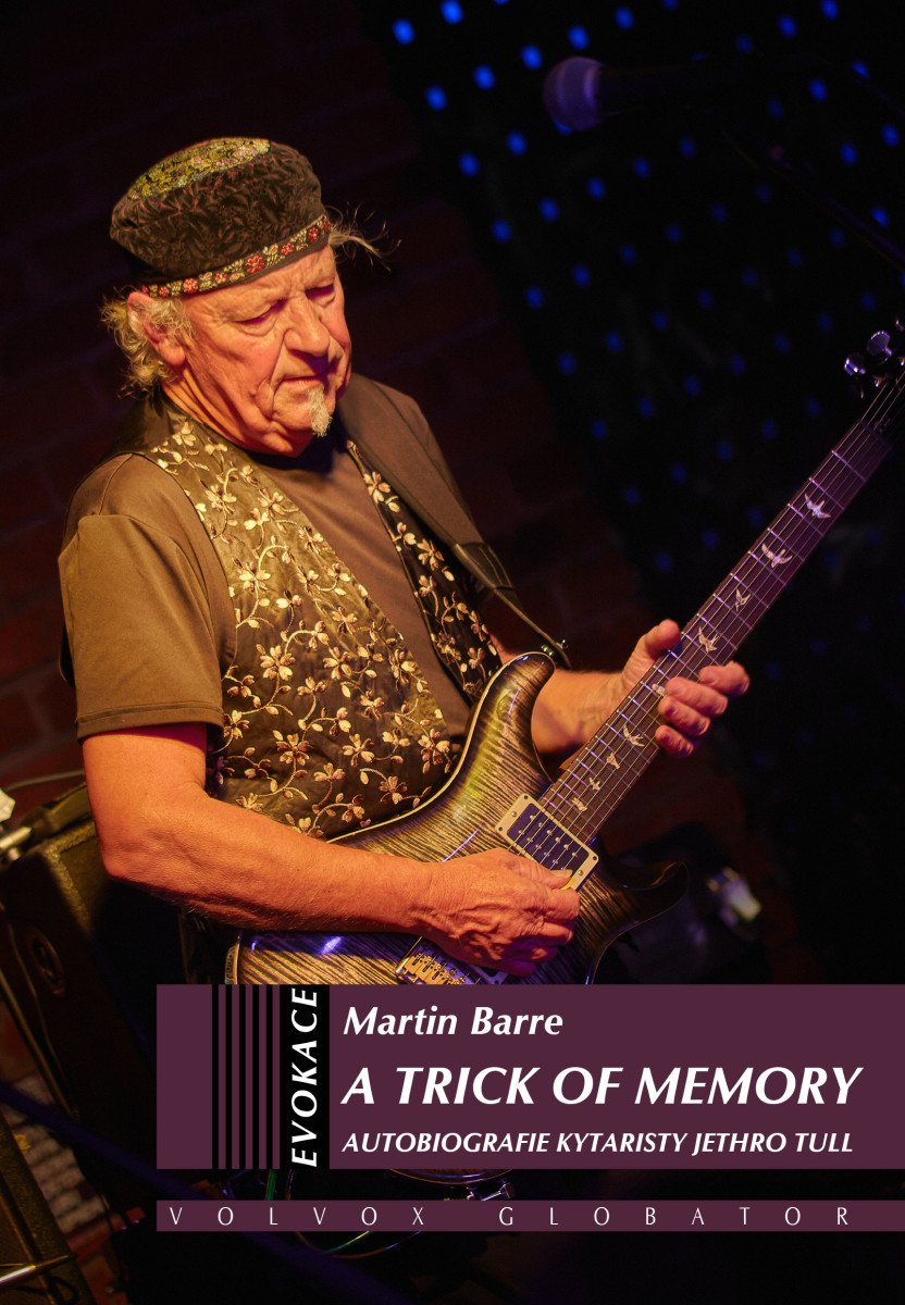 Obálka knihy A TRICK OF MEMORY (AUTOBIOGRAFIE KYTARISTY JETHRO TULL) od autora Barre Martin
